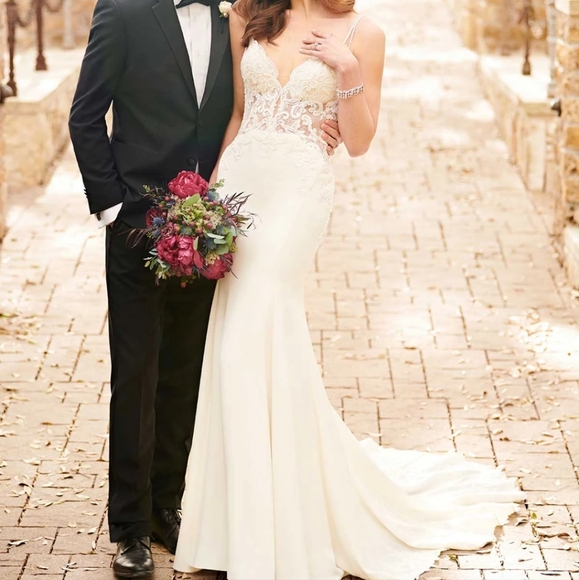 Essence of Australia D2457 white lace beaded sheer sleeveless wedding dress - Picture 4 of 15